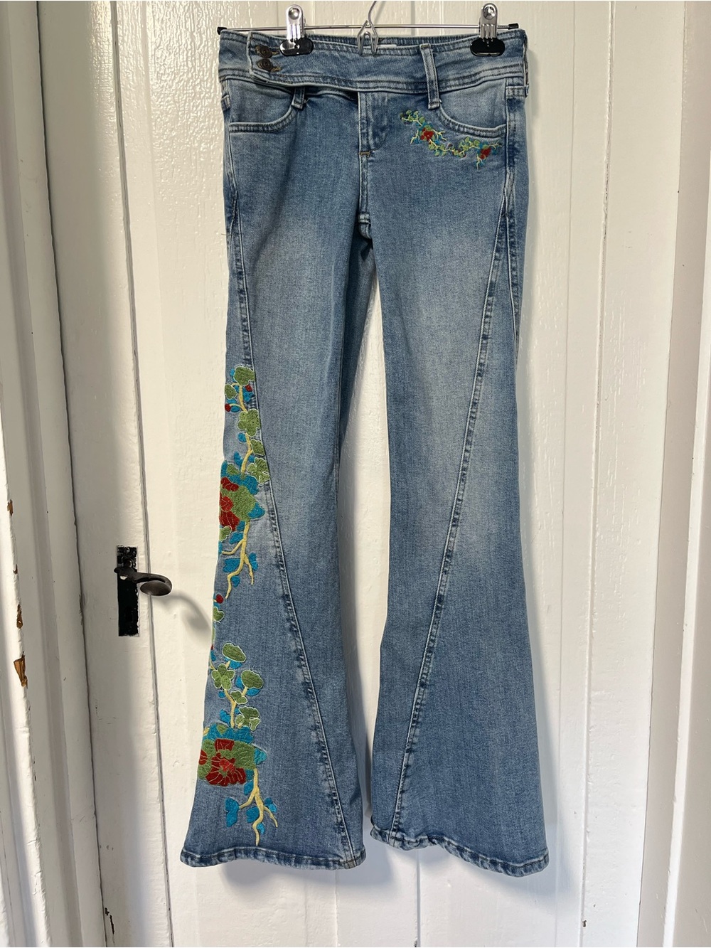 Urban Outfitters BDG Low Rise Tab Embroidered Flare Jeans Size 24
